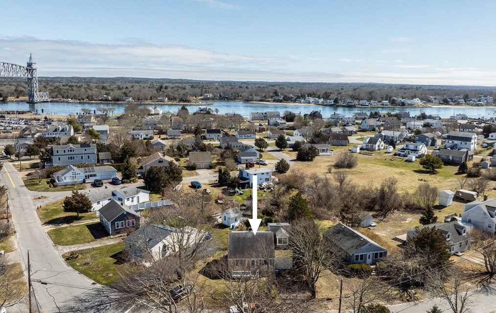 2 Bay Dr, Bourne MA  02532-3408 exterior