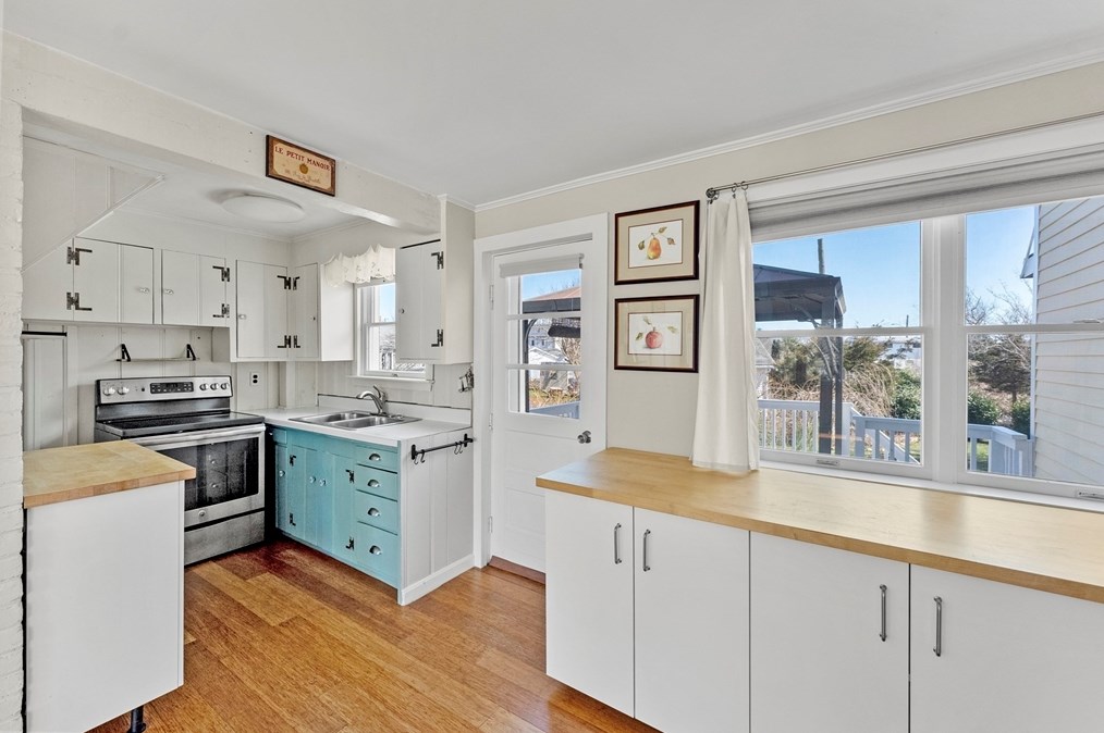 2 Bay Dr, Bourne MA  02532-3408 exterior