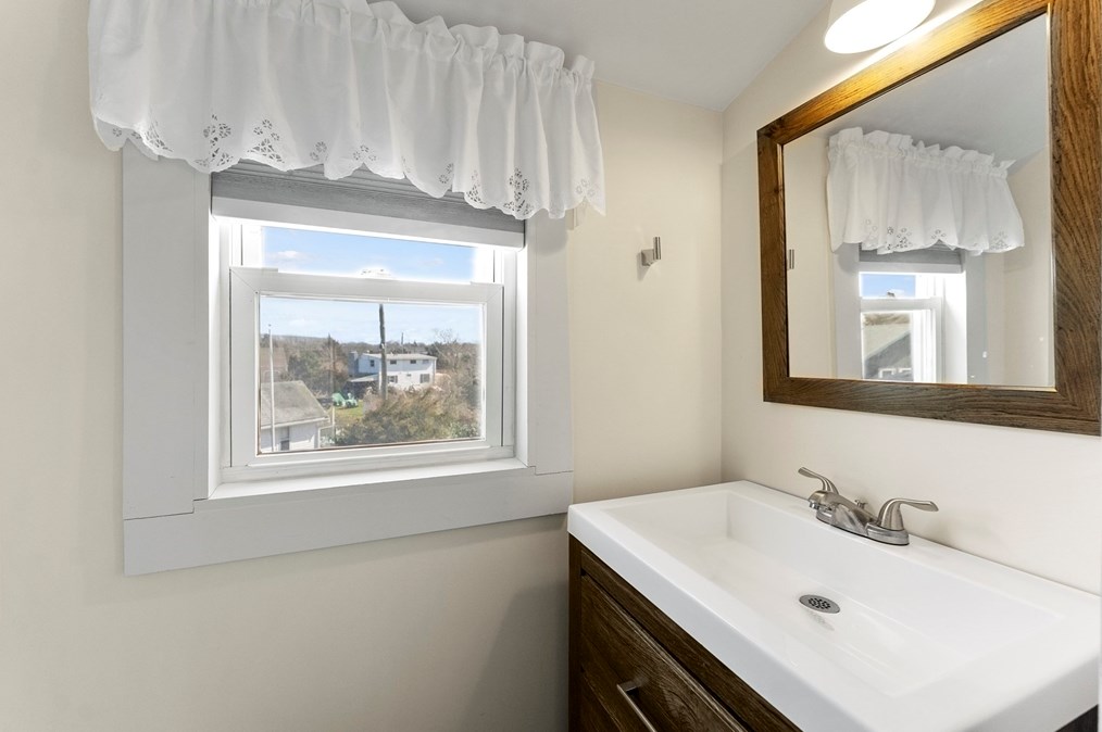 2 Bay Dr, Bourne MA  02532-3408 exterior