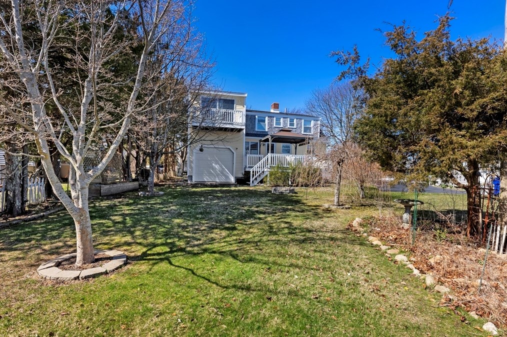 2 Bay Dr, Bourne MA  02532-3408 exterior