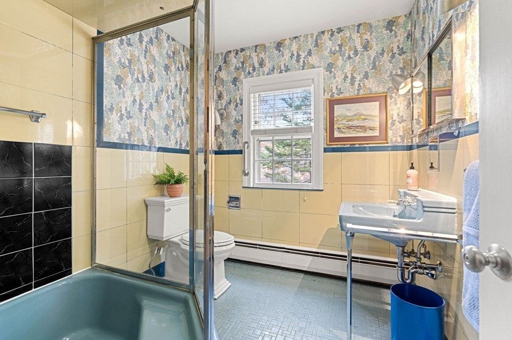 240 Clark Rd, Lowell MA 01852-3124 exterior