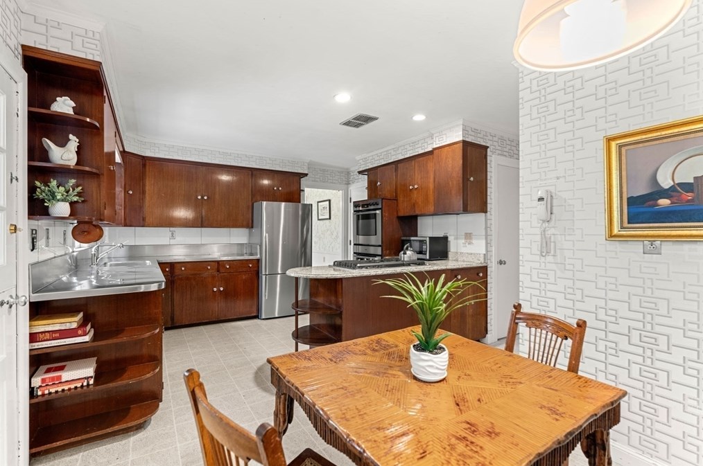 240 Clark Rd, Lowell MA 01852-3124 exterior