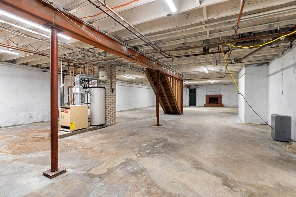 240 Clark Rd, Lowell MA 01852-3124 exterior