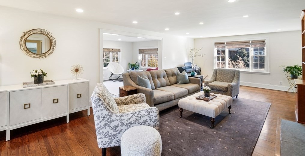 4 High Ledge Ave, Wellesley MA  02482-2241 exterior