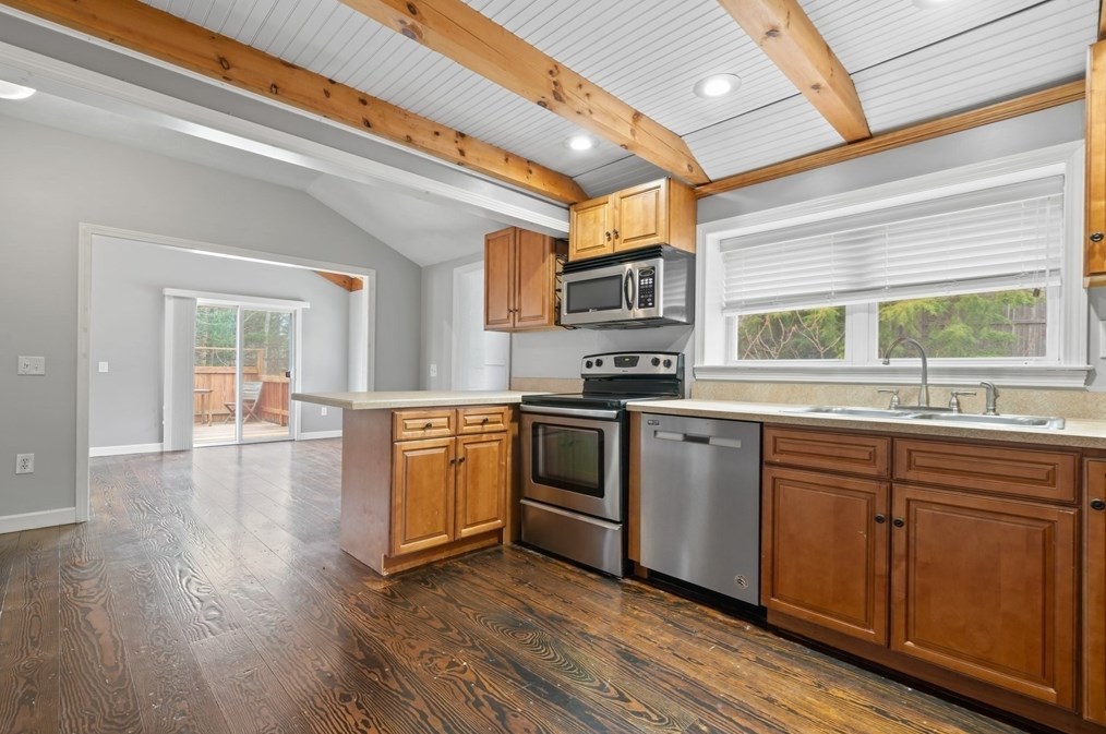 8 Sandpiper Ln, Plymouth MA 02360-2316 exterior