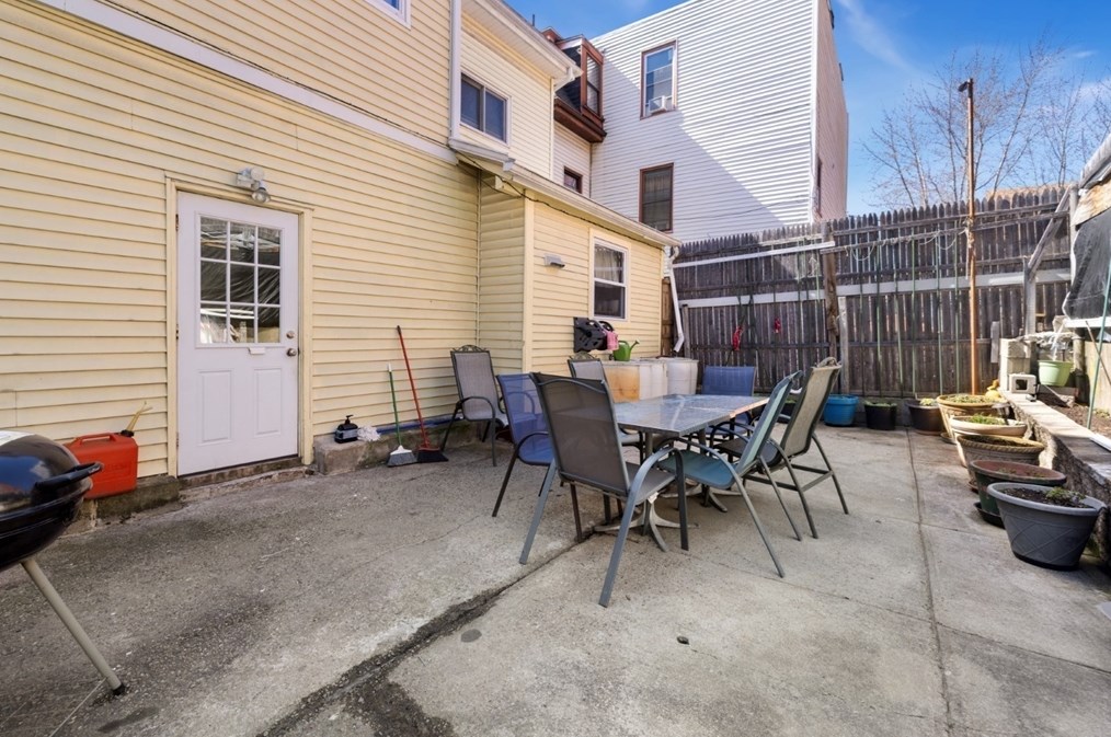 137 Pearl St, Somerville MA 02145-3117 exterior