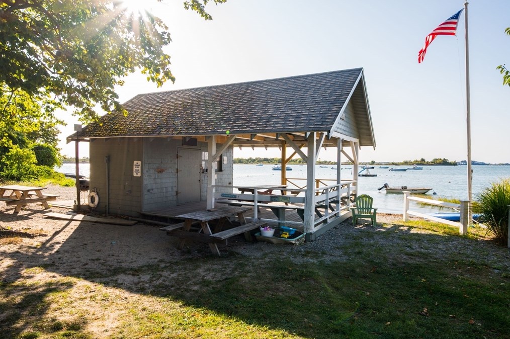 123 Nokomis Rd, Hingham MA  02043-1135 exterior