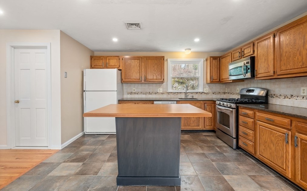 3 Loyola Cir, Boston MA  02132 exterior