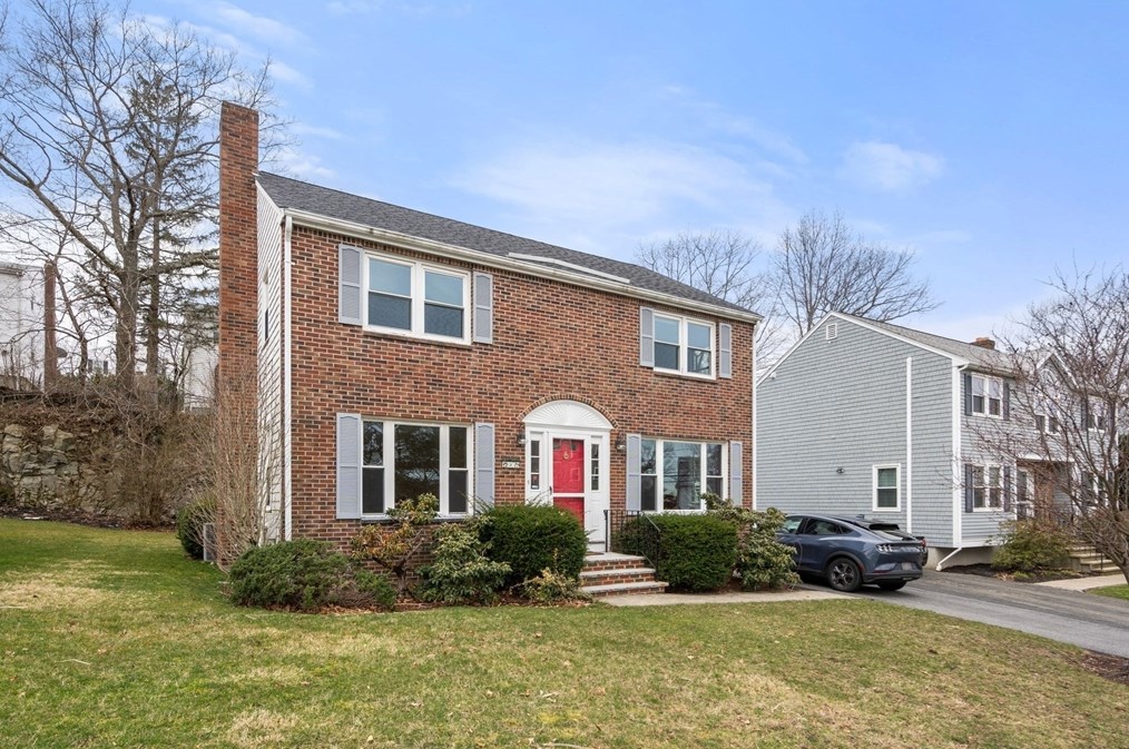 3 Loyola Cir, Boston MA  02132 exterior