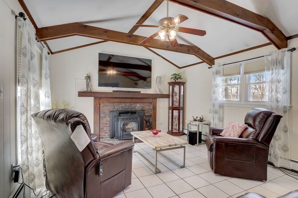 31 Cochrane Cir, Methuen MA  01844-3111 exterior