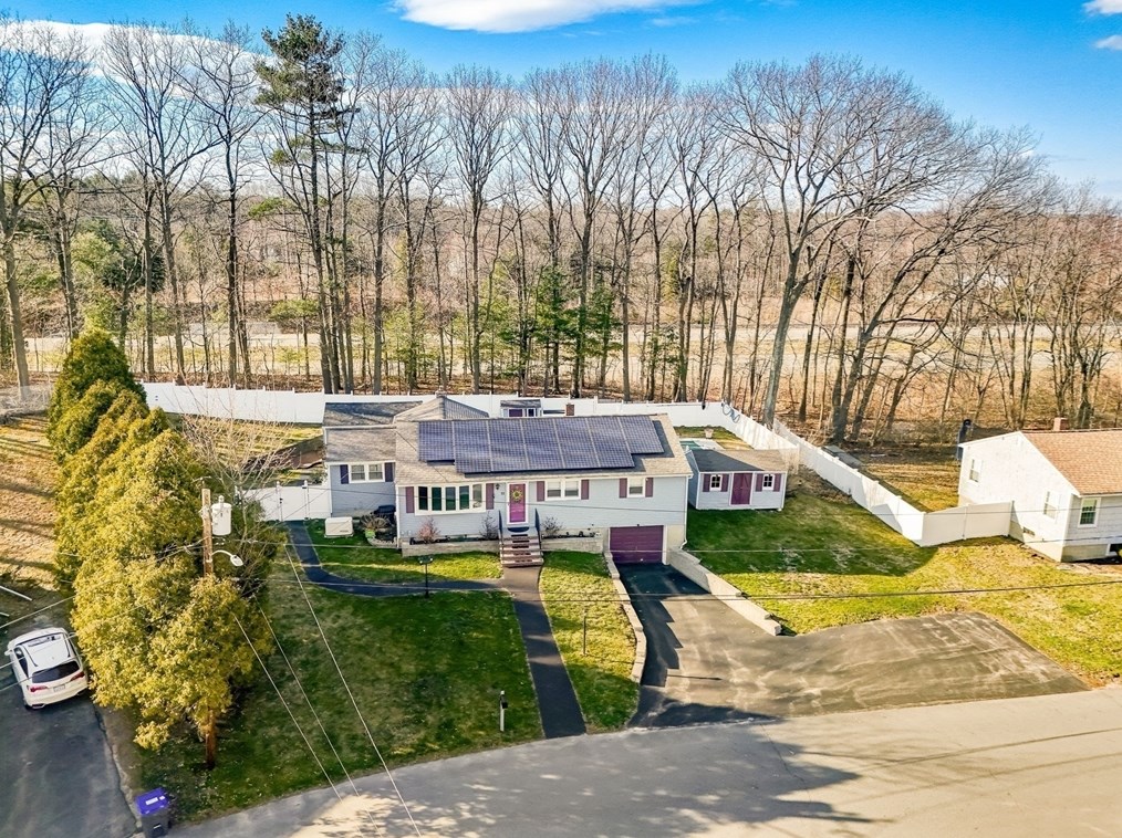 31 Cochrane Cir, Methuen MA  01844-3111 exterior