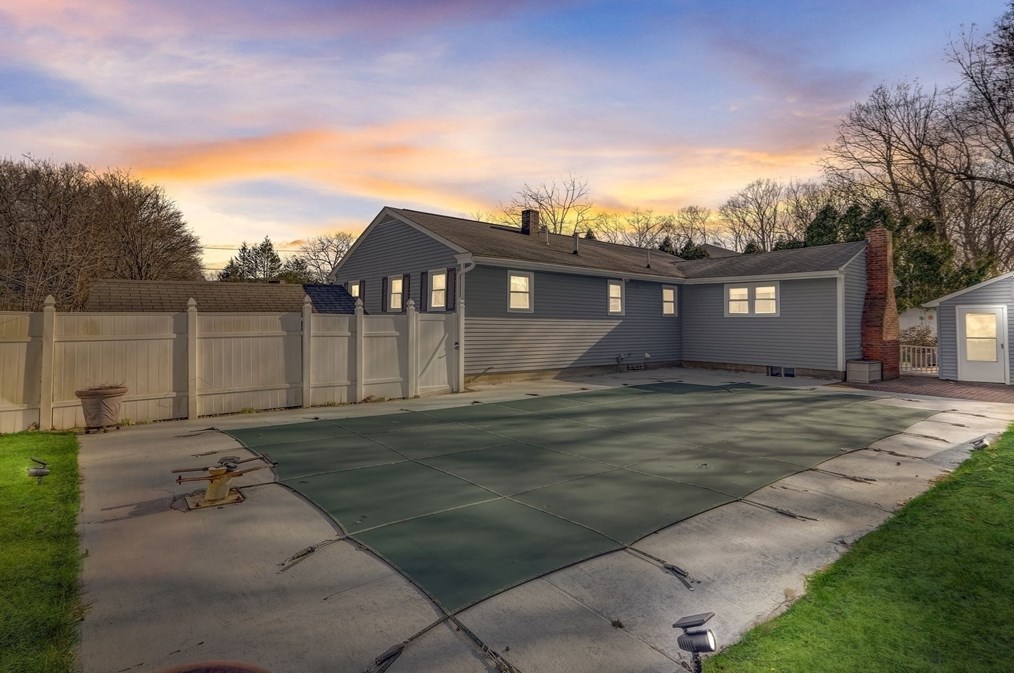 31 Cochrane Cir, Methuen MA  01844-3111 exterior