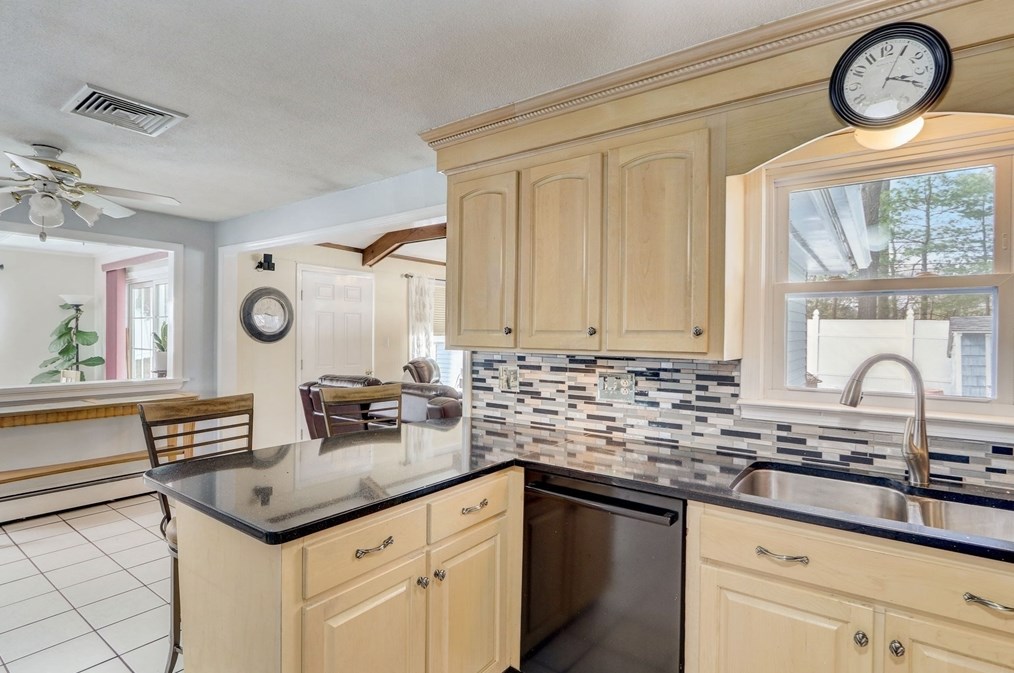 31 Cochrane Cir, Methuen MA  01844-3111 exterior