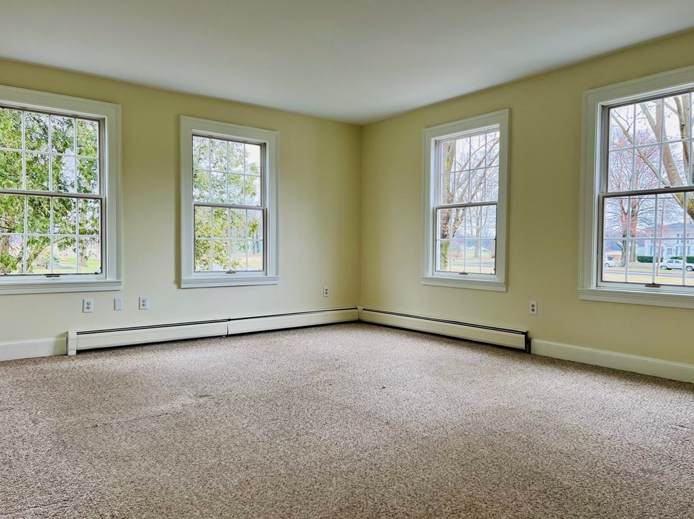 25 St, Hadley MA 01035-9502 exterior