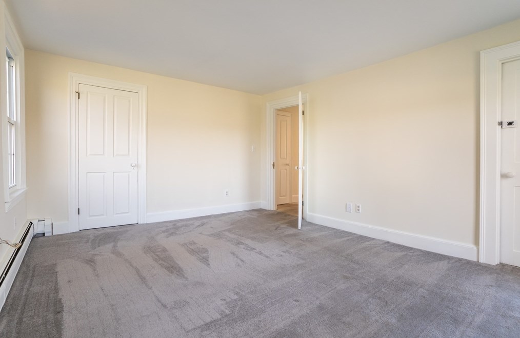 25 St, Hadley MA 01035-9502 exterior