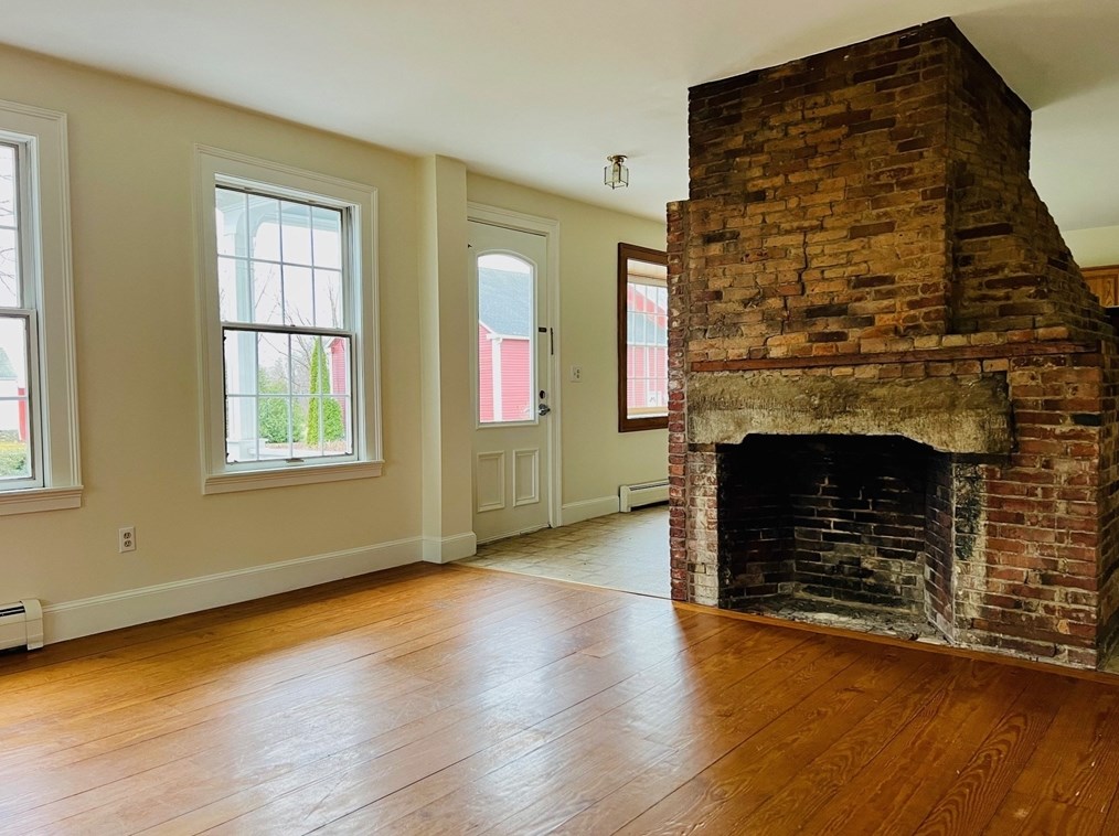 25 St, Hadley MA 01035-9502 exterior