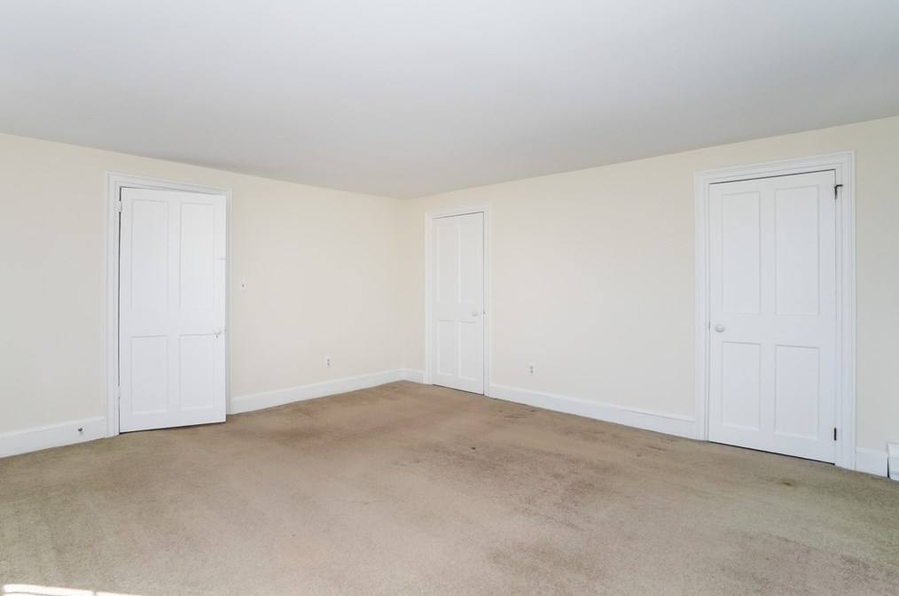 25 St, Hadley MA 01035-9502 exterior