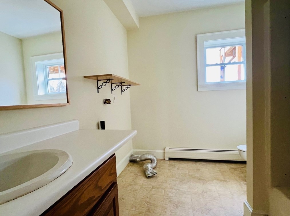 25 St, Hadley MA 01035-9502 exterior