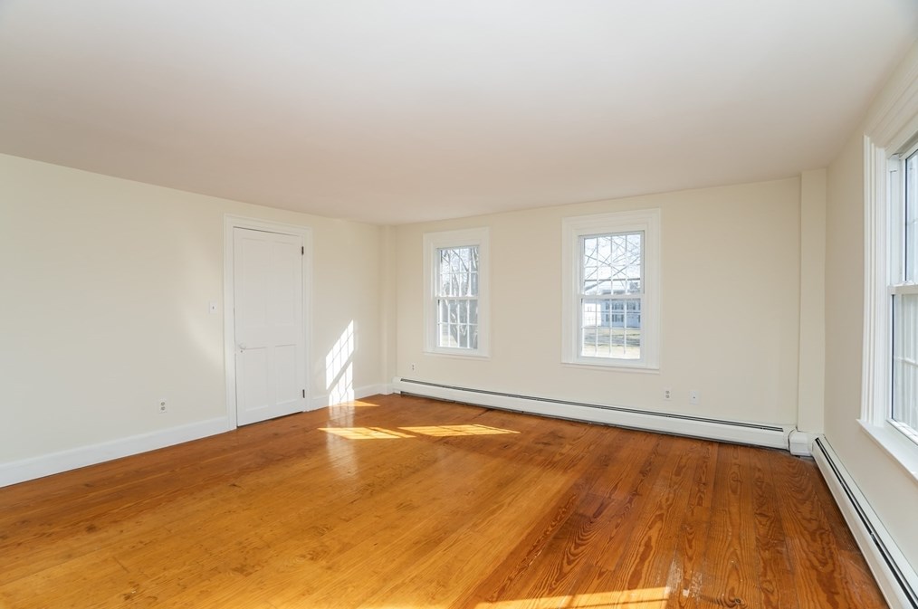 25 St, Hadley MA 01035-9502 exterior