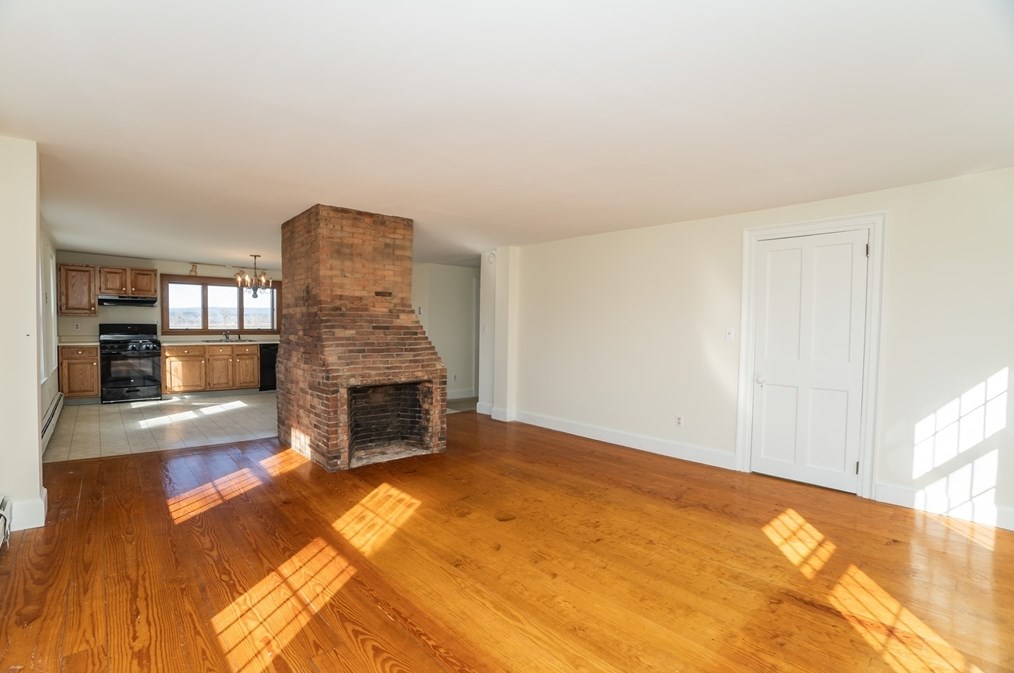 25 St, Hadley MA 01035-9502 exterior