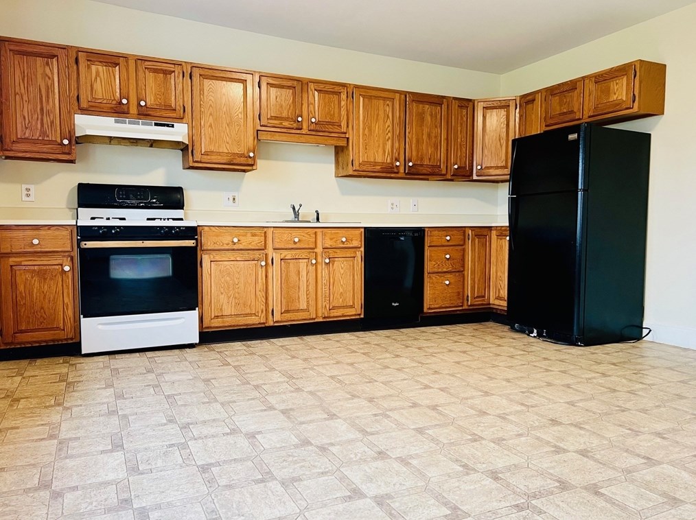 25 St, Hadley MA 01035-9502 exterior