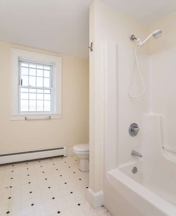 25 St, Hadley MA 01035-9502 exterior