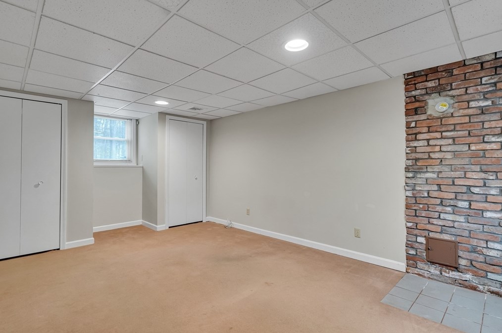 6 Karl Dr, Billerica MA  01862-1249 exterior