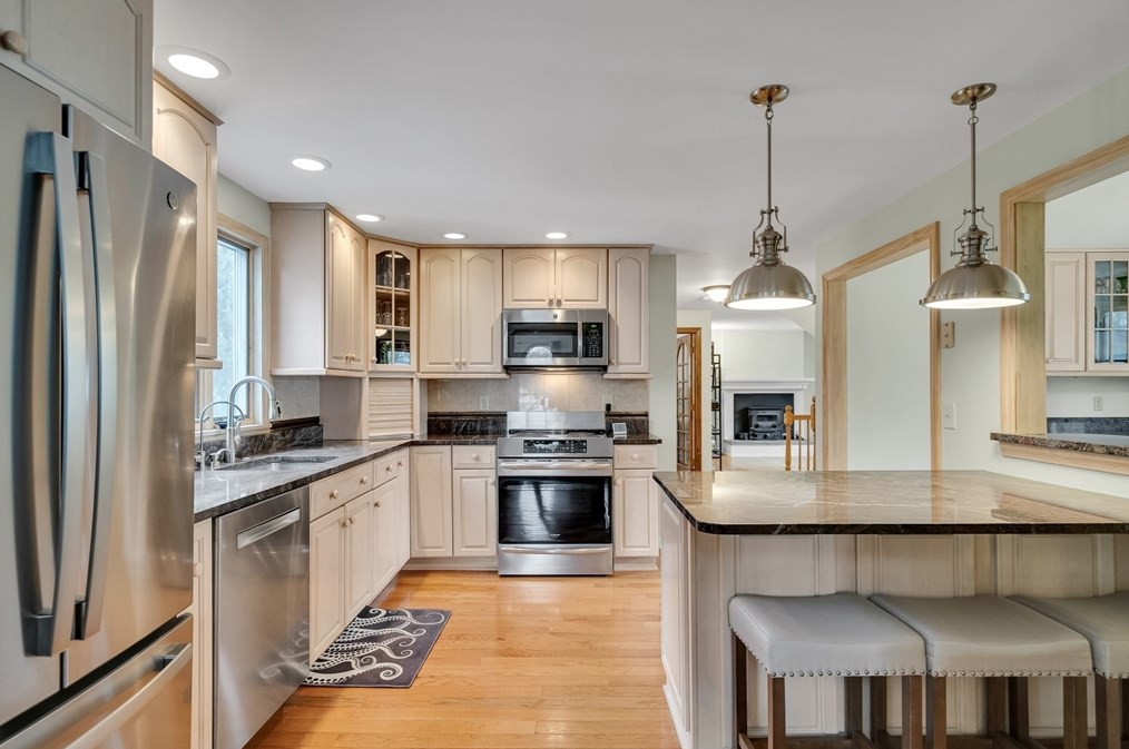 6 Karl Dr, Billerica MA  01862-1249 exterior