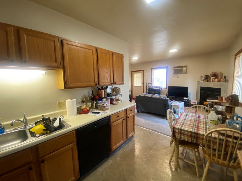 74 Lakewood St, Worcester MA  01603-2069 exterior