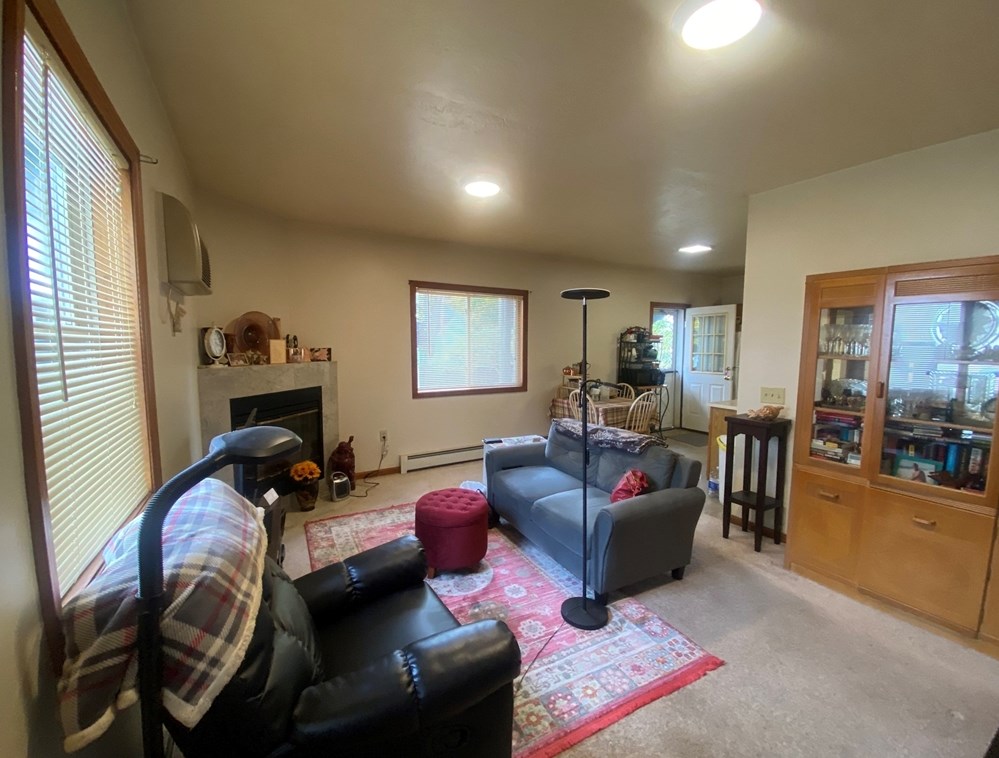 74 Lakewood St, Worcester MA  01603-2069 exterior