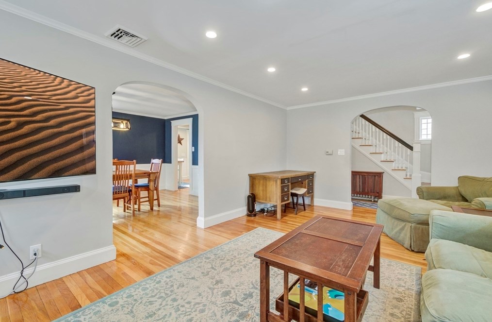 81 Mayall Rd, Waltham MA  02453-8266 exterior