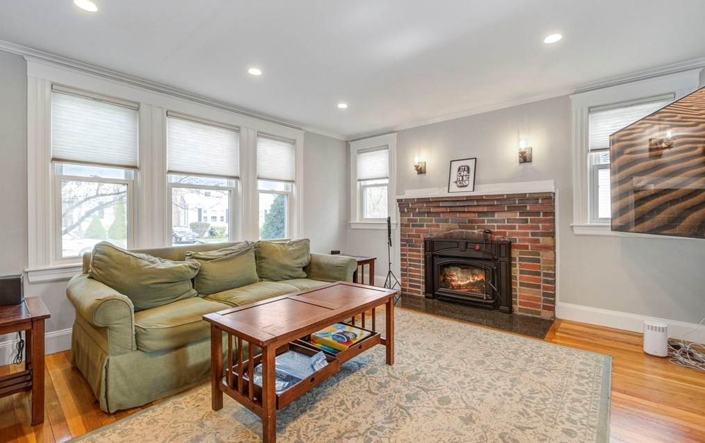 81 Mayall Rd, Waltham MA  02453-8266 exterior