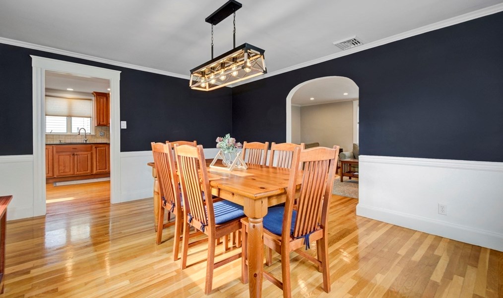 81 Mayall Rd, Waltham MA  02453-8266 exterior