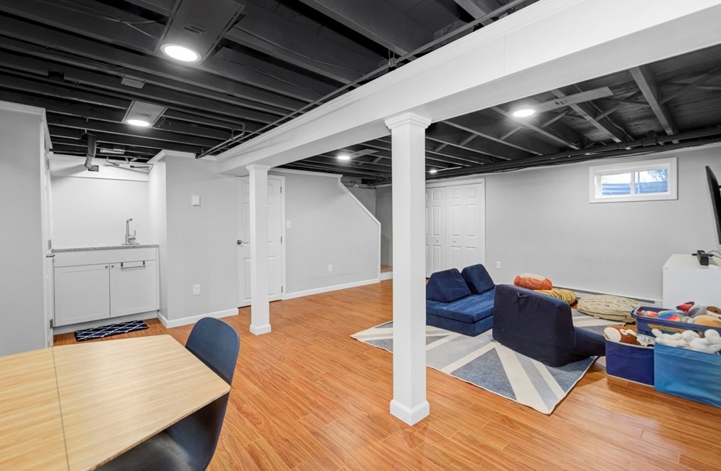 81 Mayall Rd, Waltham MA  02453-8266 exterior