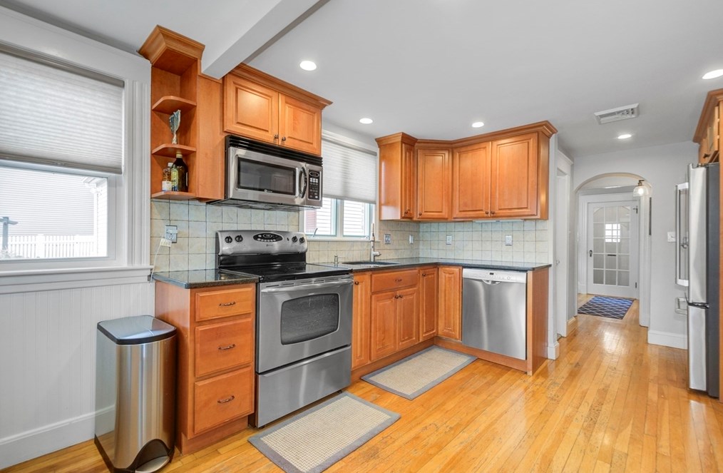 81 Mayall Rd, Waltham MA  02453-8266 exterior