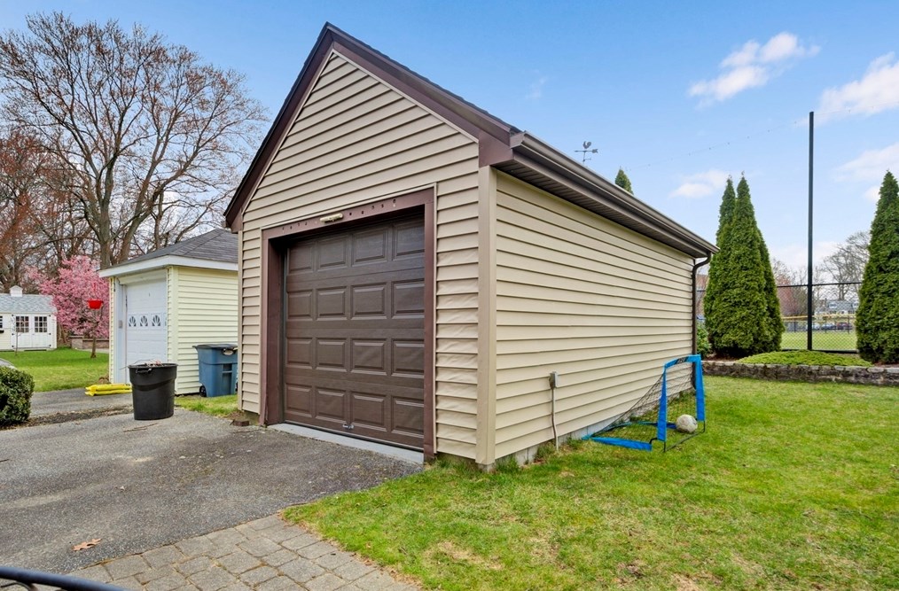 81 Mayall Rd, Waltham MA  02453-8266 exterior