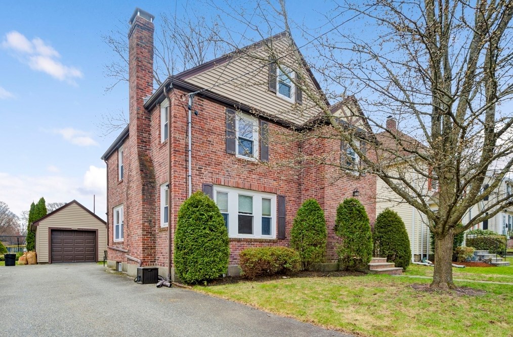 81 Mayall Rd, Waltham MA  02453-8266 exterior