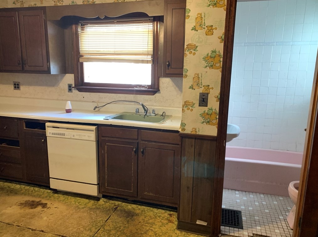 307 Colburn St, Dedham MA 02026-2331 exterior