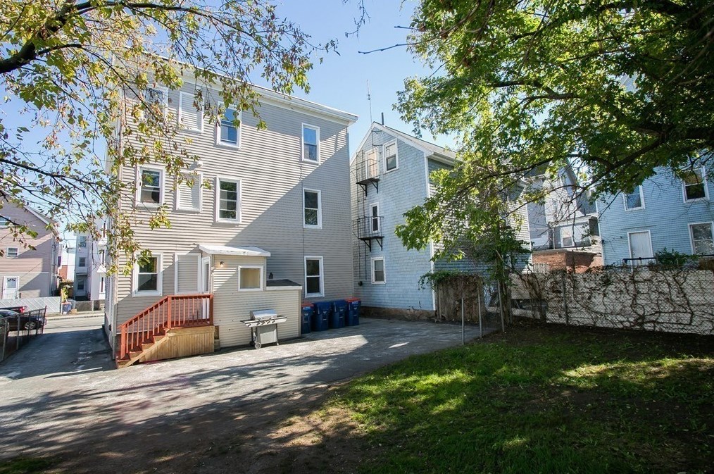 203 Belleville Ave, New Bedford MA 02746-2401 exterior