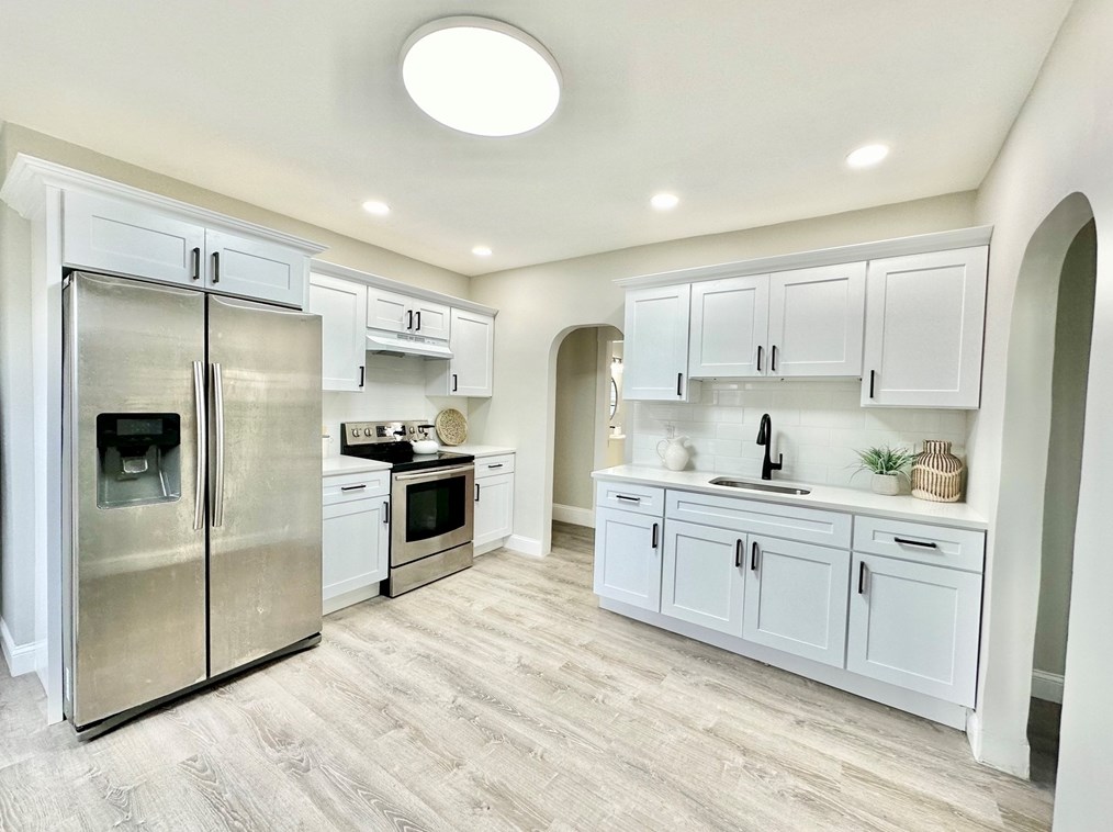 373 Hampden St, Chicopee MA 01013-1557 exterior