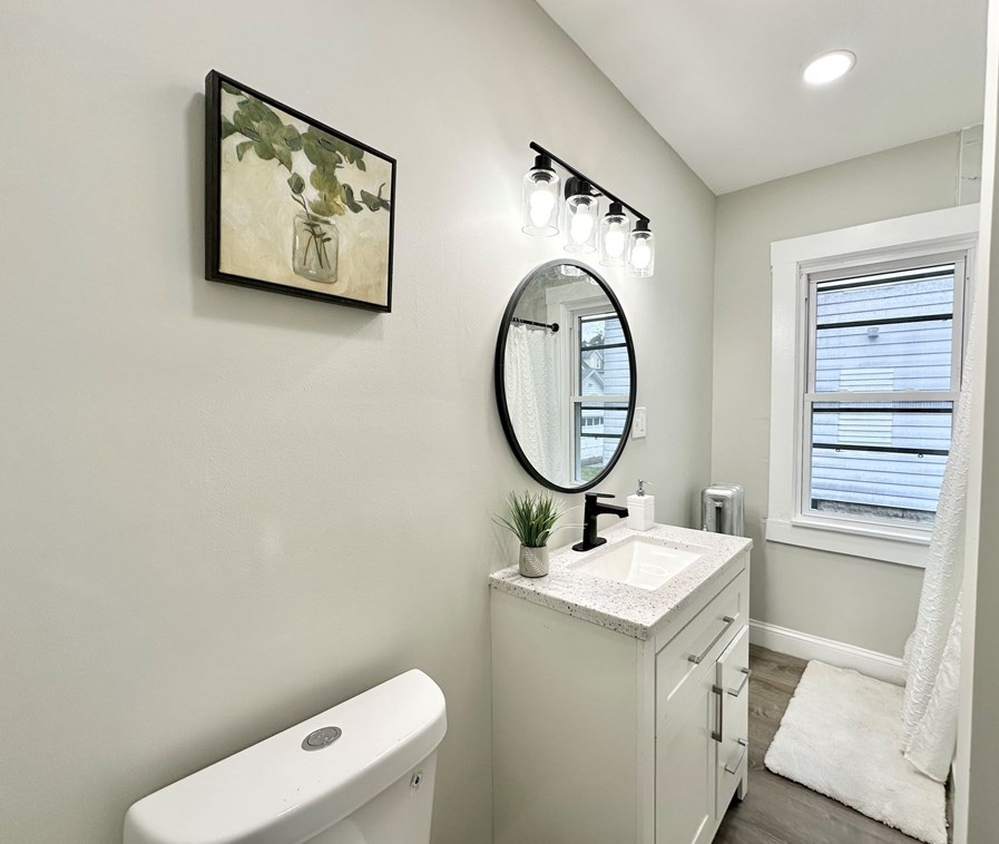 373 Hampden St, Chicopee MA 01013-1557 exterior