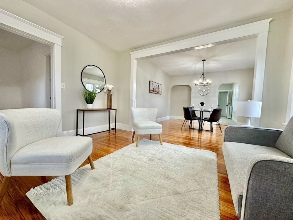 373 Hampden St, Chicopee MA 01013-1557 exterior