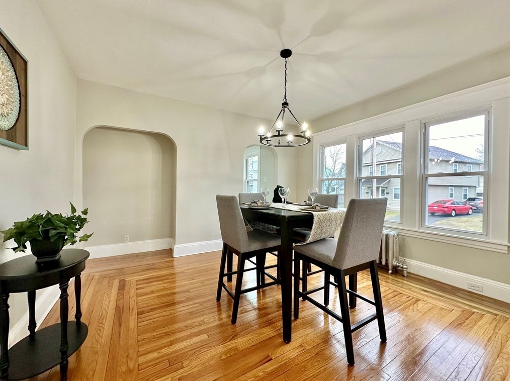 373 Hampden St, Chicopee MA 01013-1557 exterior