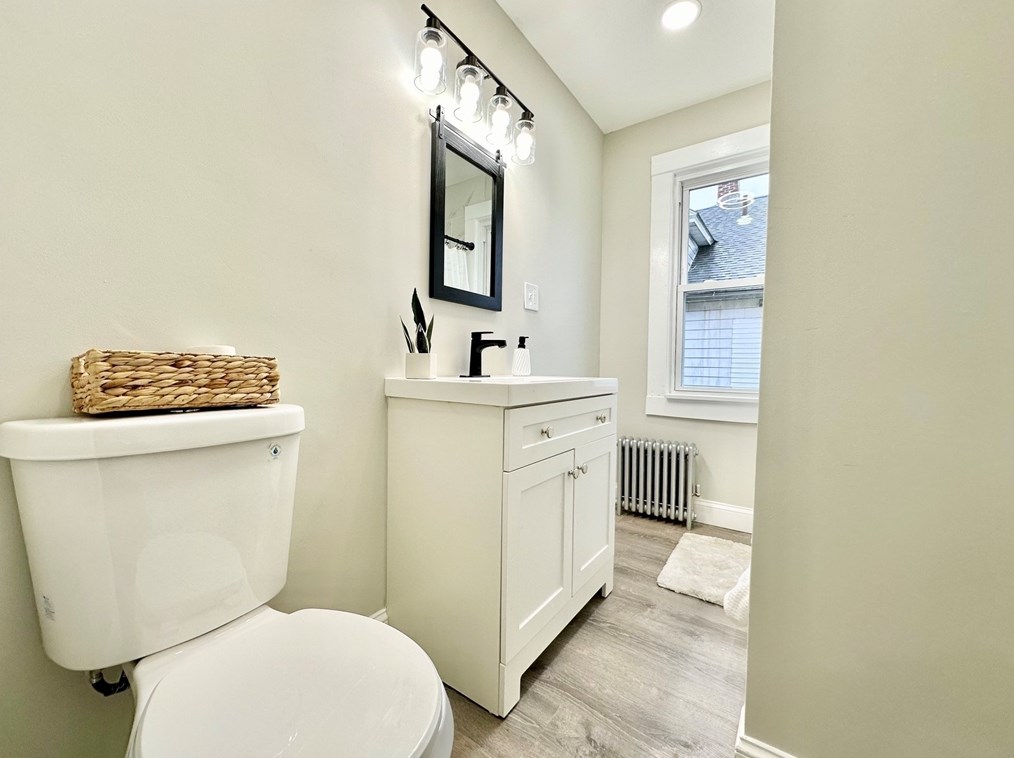 373 Hampden St, Chicopee MA 01013-1557 exterior