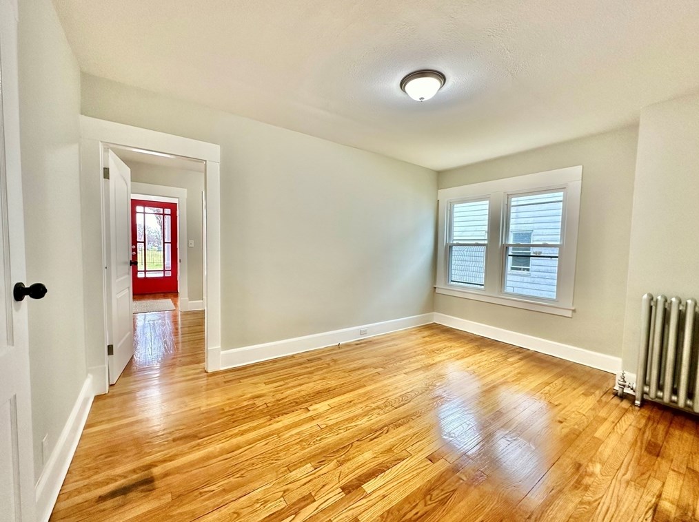 373 Hampden St, Chicopee MA 01013-1557 exterior