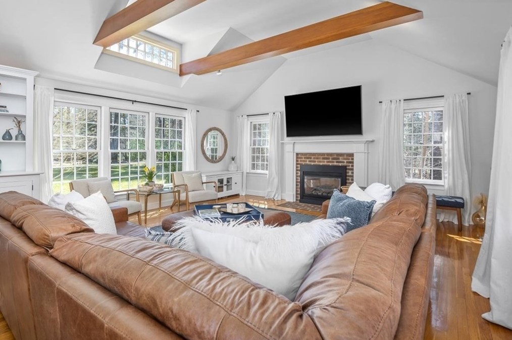 28 Christina Ct, Duxbury MA 02332-3619 exterior