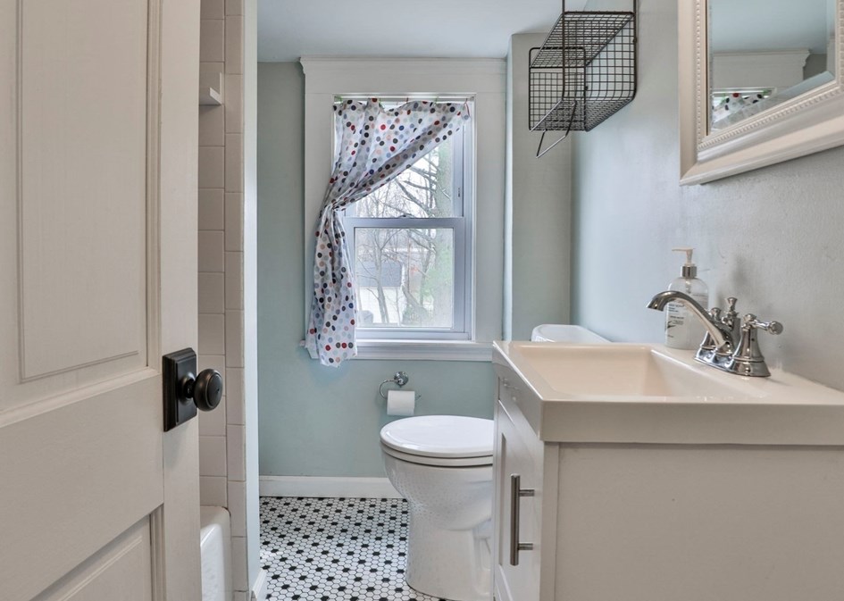 26 Bella Vista Ave, Mansfield MA  02048-1307 exterior