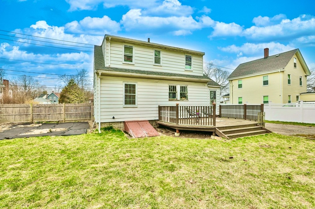 26 Bella Vista Ave, Mansfield MA  02048-1307 exterior