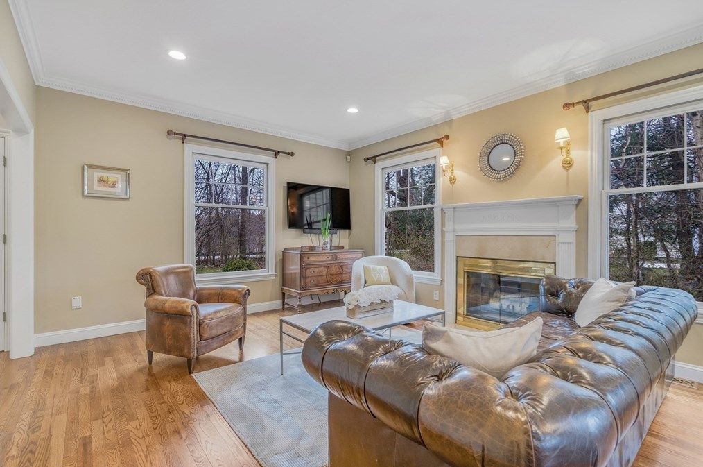 83 Main St, Southborough MA  01772-1225 exterior