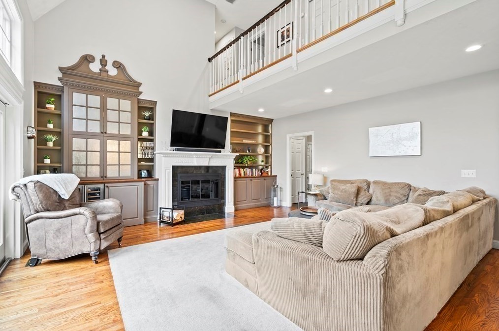 83 Main St, Southborough MA  01772-1225 exterior